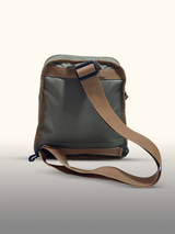Mochila cruzada Taupe — espalda